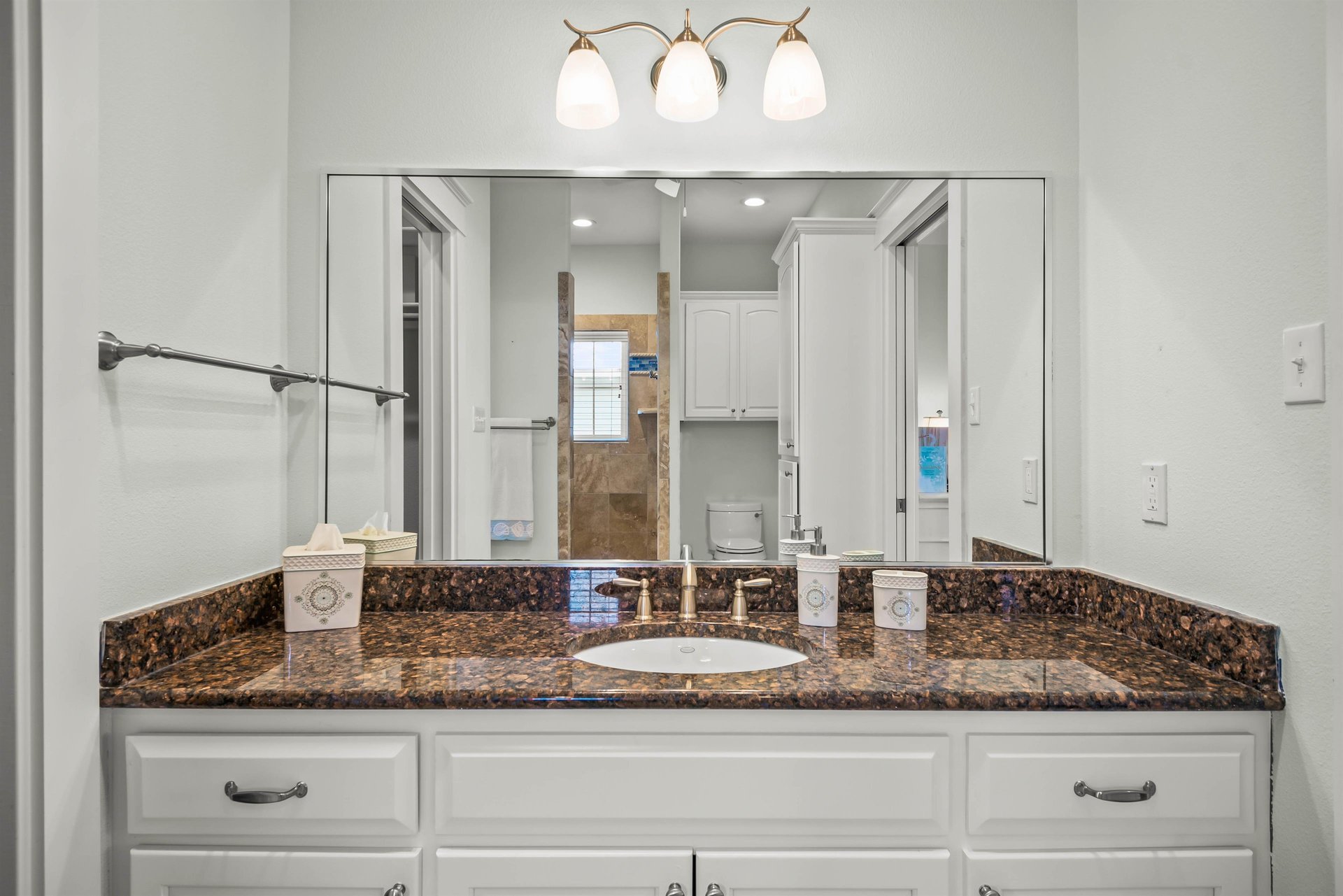 2nd King Suite Bathroom, 3rd Floor