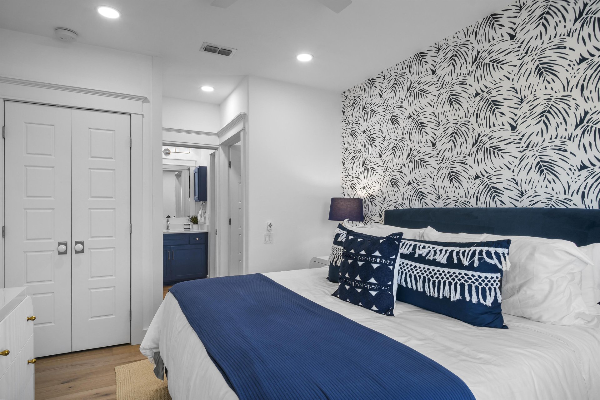 1st Floor, King Bedroom