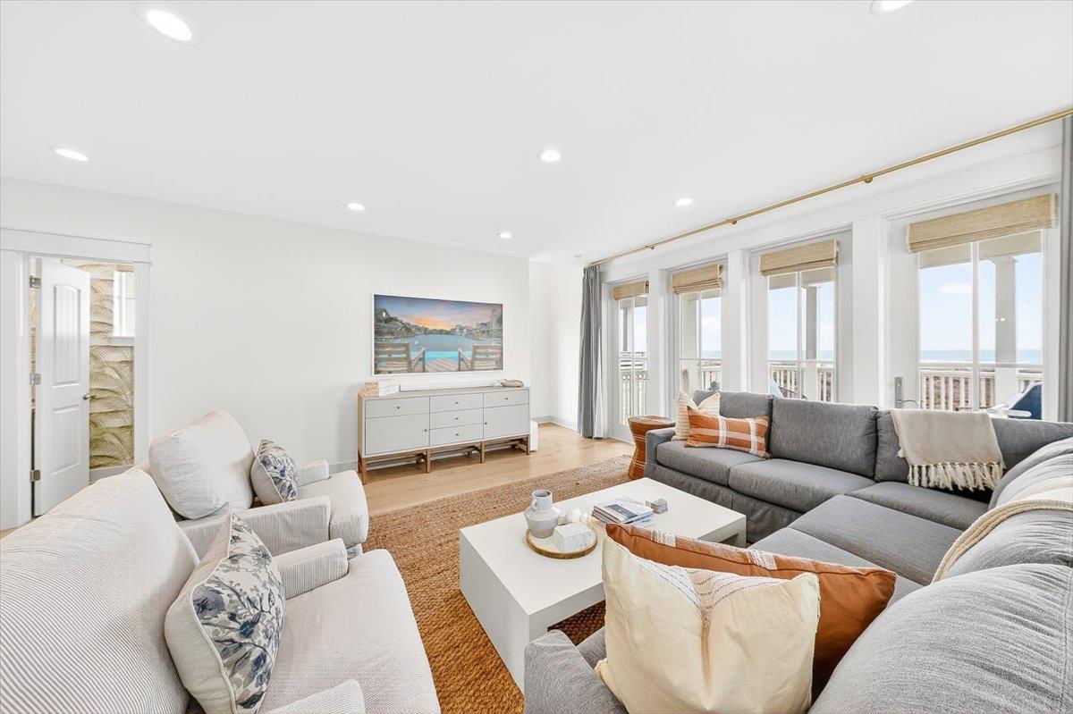 2nd Floor, Living Room