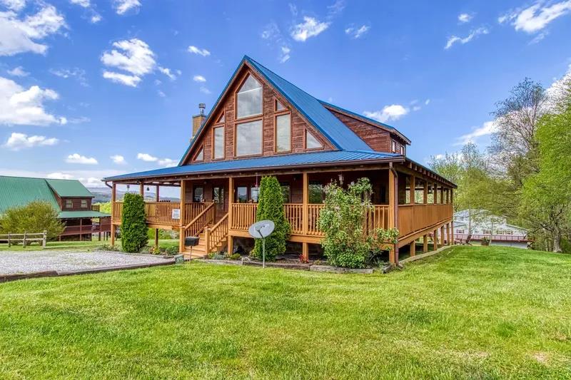 A beautifully crafted cabin on a spacious lawn, surrounded by trees, provides a welcoming setting for a peaceful getaway in the countryside.