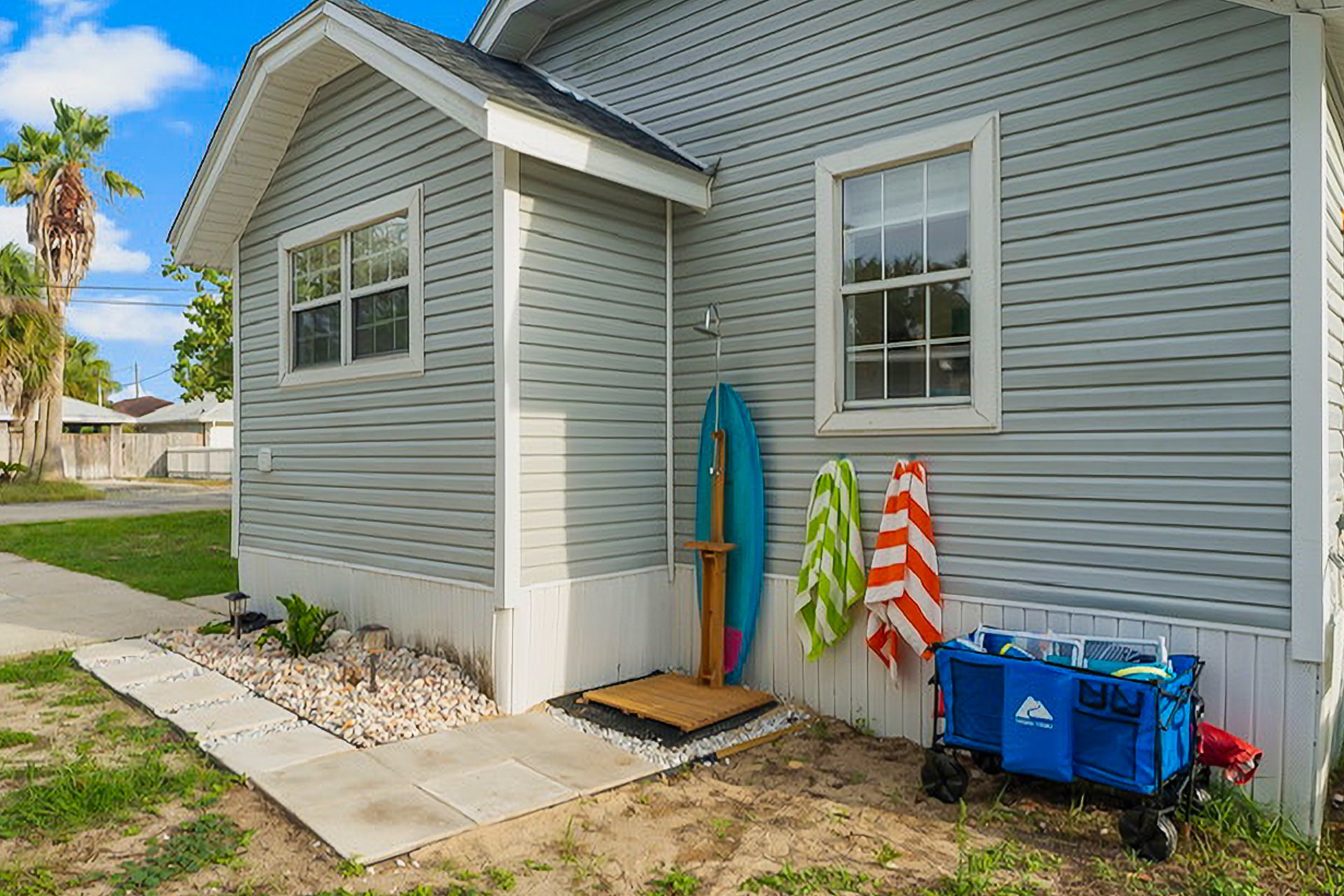 Beachlake Cottage 13