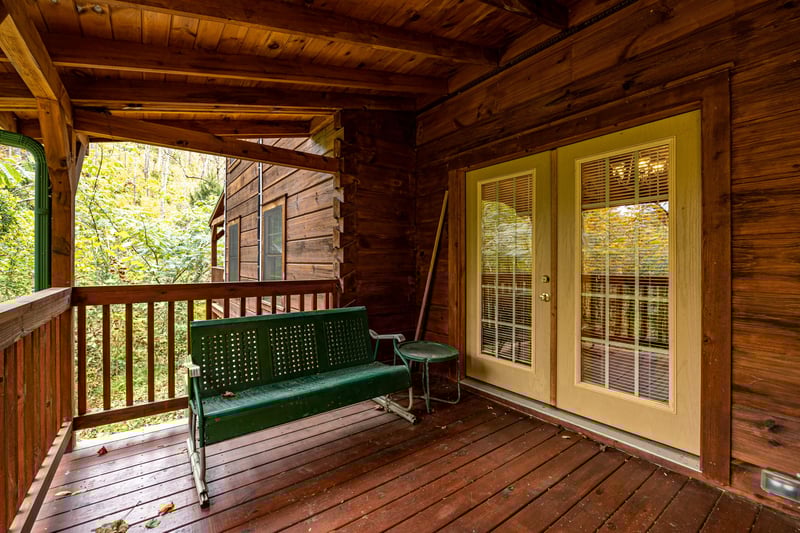 Deck bench at Tammys Place At Baskins Creek