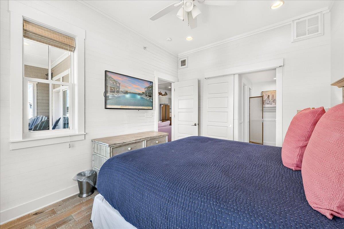 King Bedroom, 1st Floor