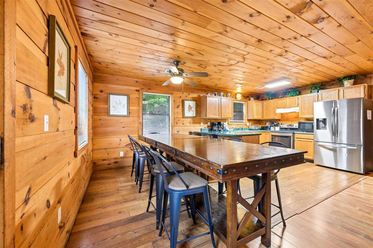 019Dining Area
