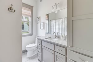 Ensuite King Bathroom, 1st Floor