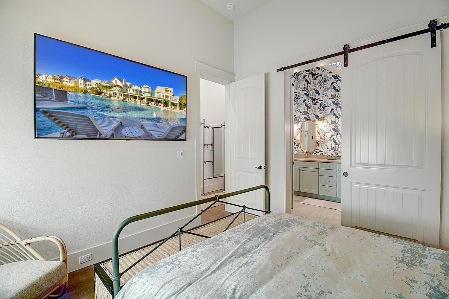 Queen Bedroom, 1st Floor