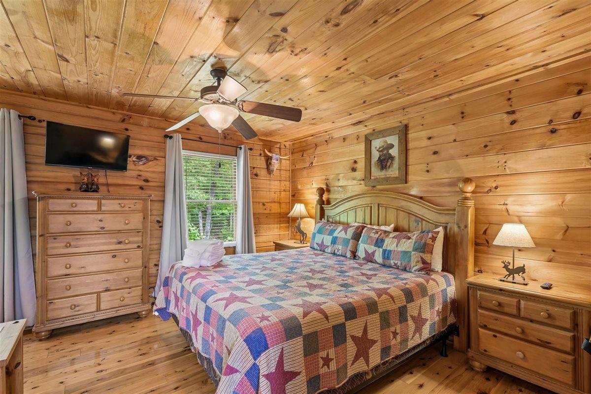 037Bedroom