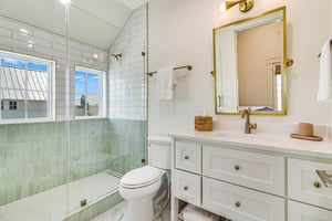 TwinQueen Bathroom, 2nd Floor