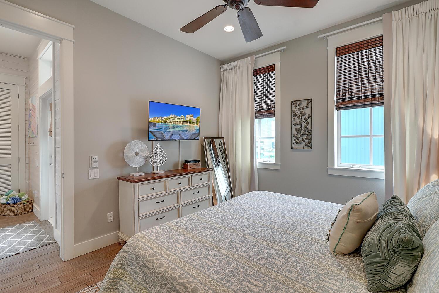 King Bedroom, 1st Floor