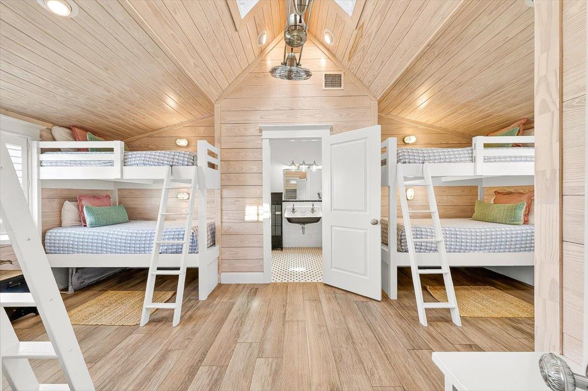 3rd Floor, Bunk Bedroom