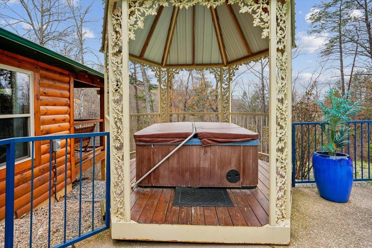 30Hot Tub