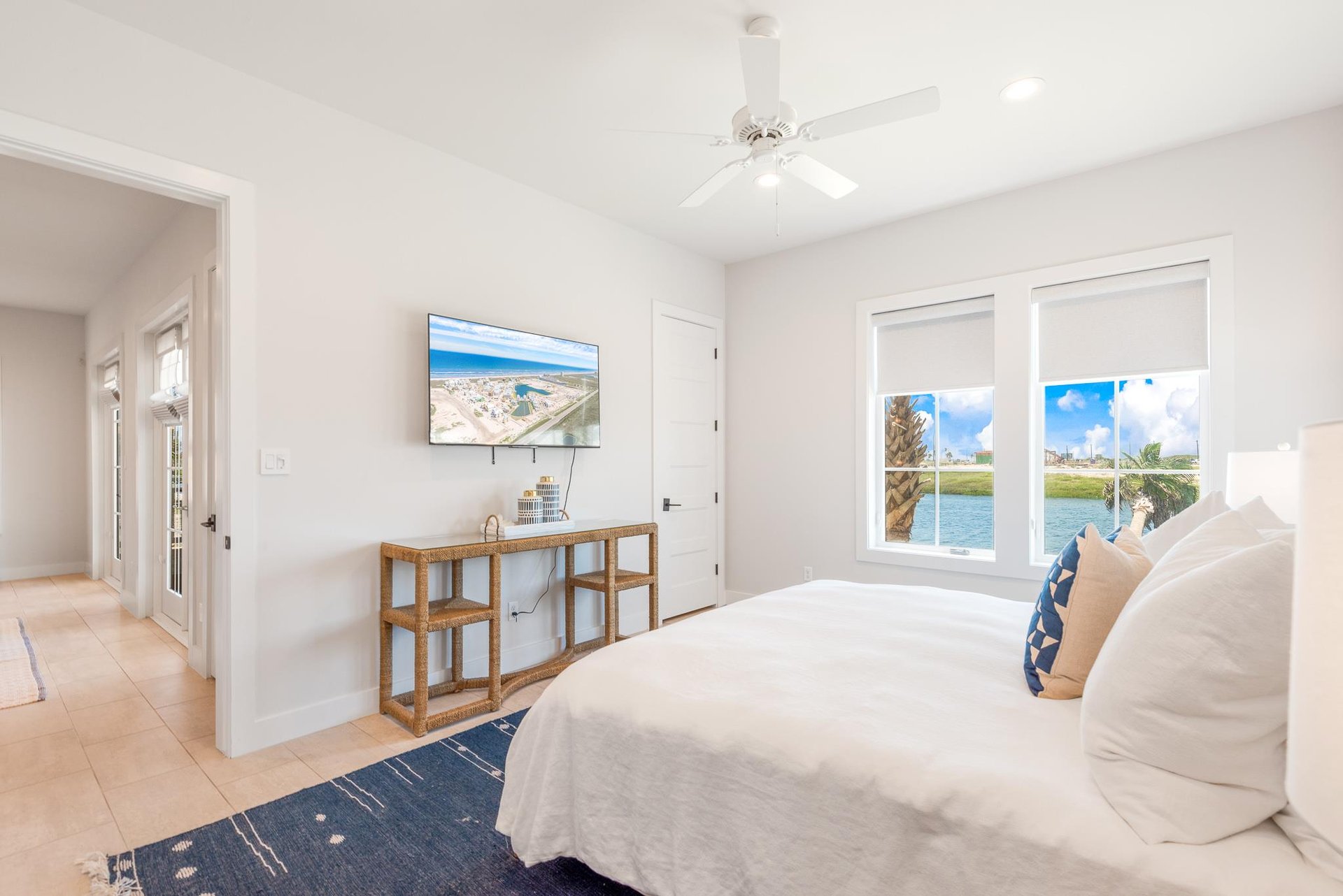 1st Floor, Rear King Bedroom