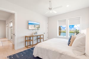 1st Floor, Rear King Bedroom