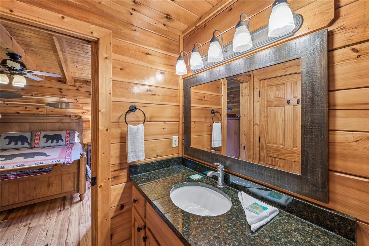 Main Level Full Bathroom 1