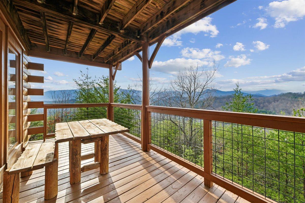 05Balcony