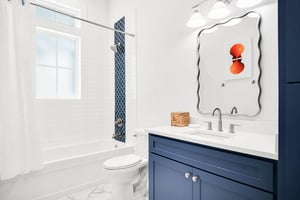 2nd King Bathroom, 2nd Floor