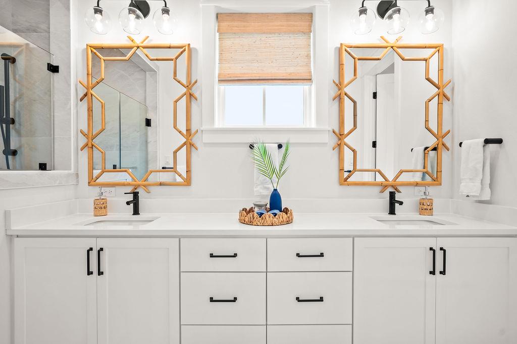 Primary King Bathroom, 2nd Floor