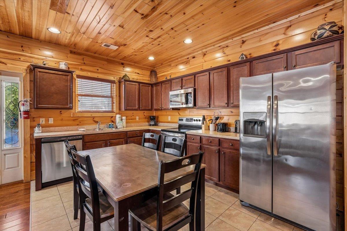 14Dining Room