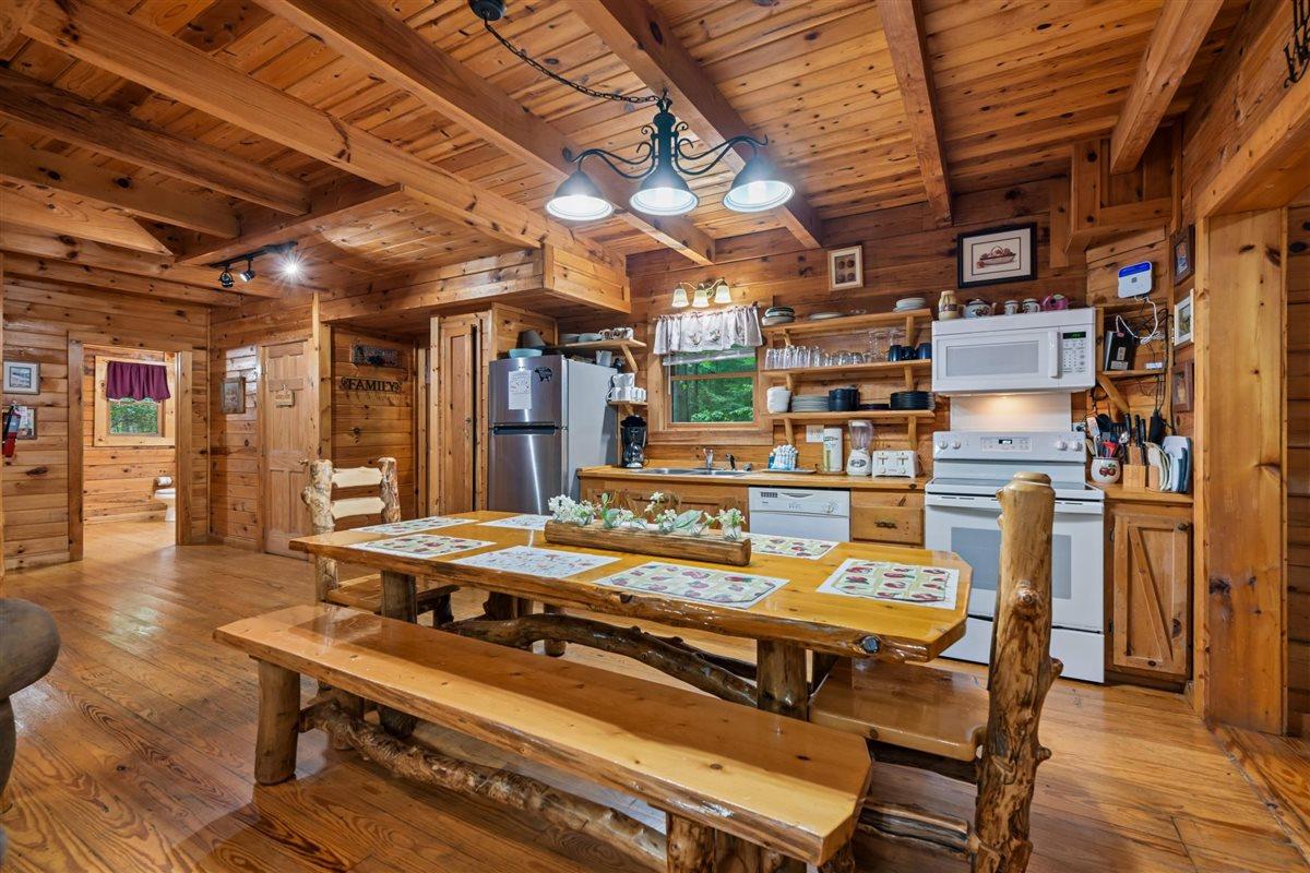 13Dining Area