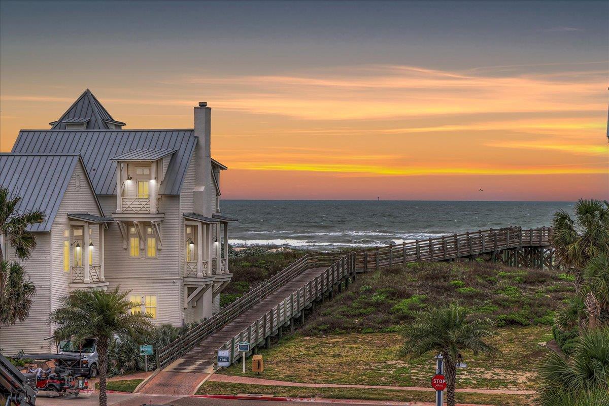 Crows Nest Balcony View in the Evening, 3rd Floor