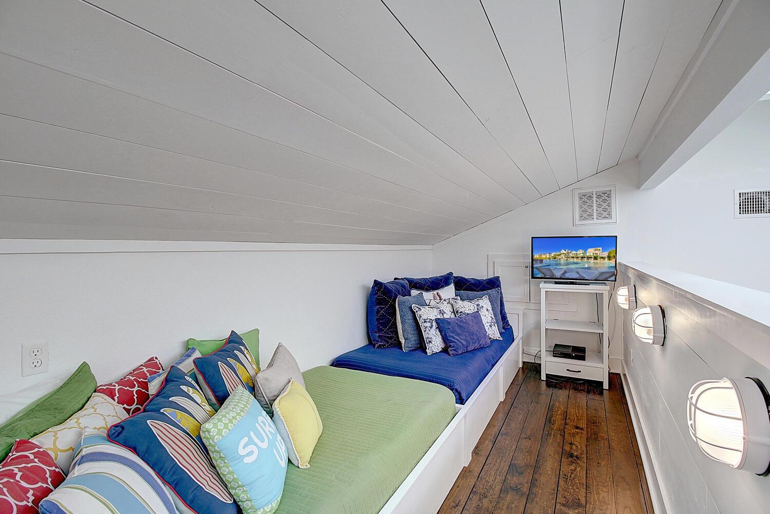 3rd Floor Loft with Twins