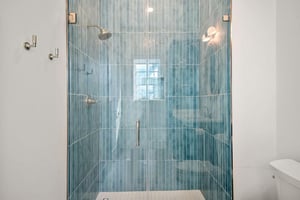 Third King Bathroom, 2nd Floor