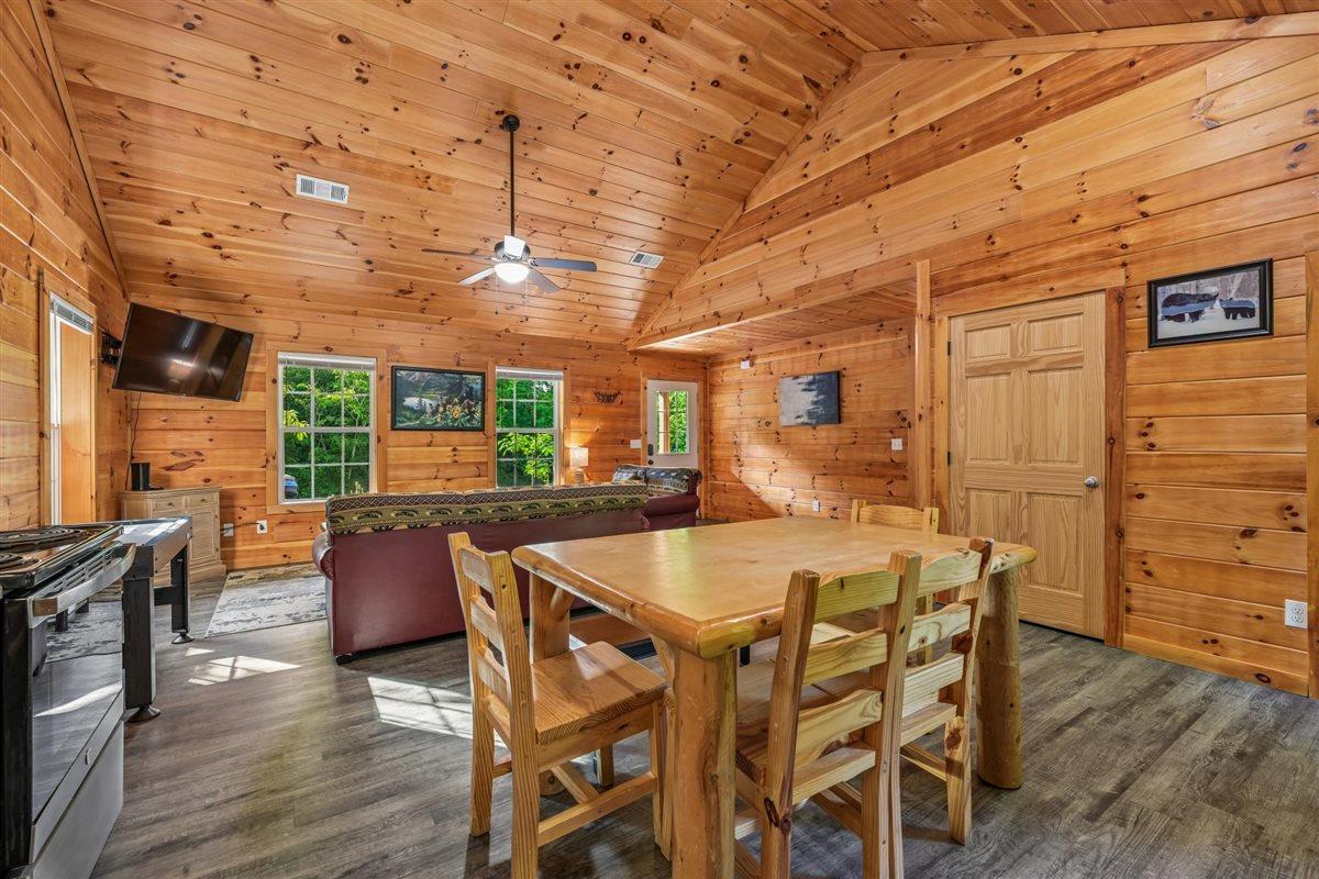 18Dining Area
