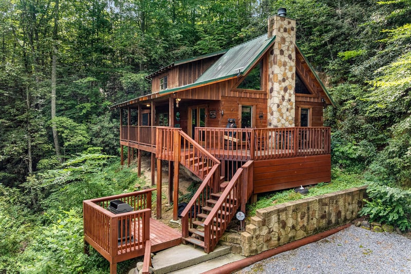 Steps to front door to Moonshiners Ridge cabin