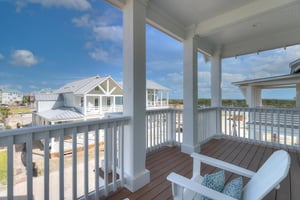 2nd Floor, Front Balcony