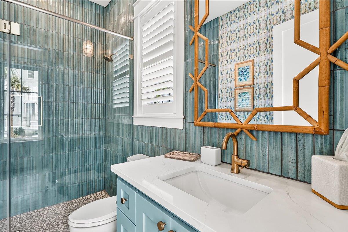 Full Bathroom, 1st Floor