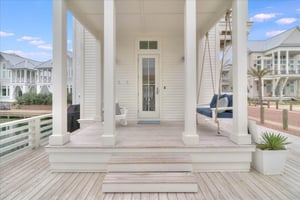 Entry Way Deck, 1st Floor