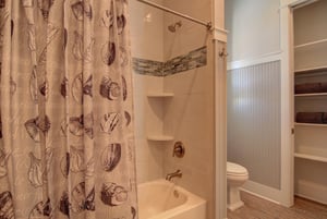 Shared Bathroom, 2nd Floor