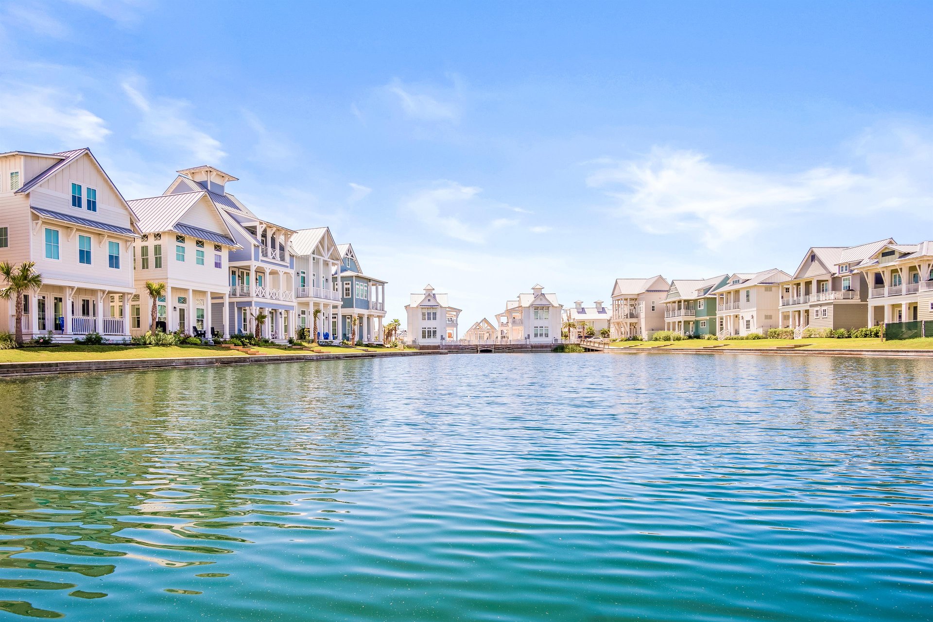 King bedroom Deck Access Views of the Lake, 1st Floor