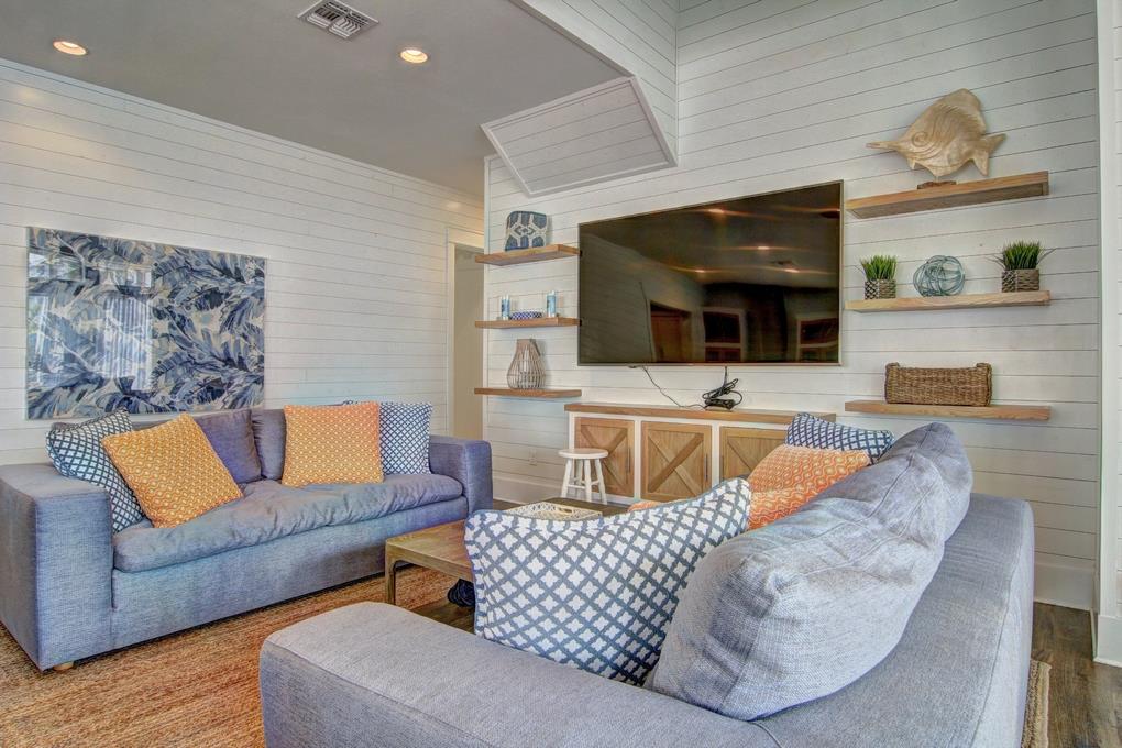 Living Area, 1st Floor