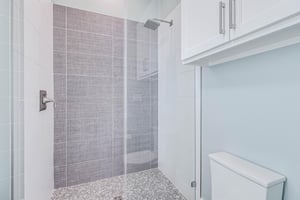 Second King Bathroom, 2nd Floor