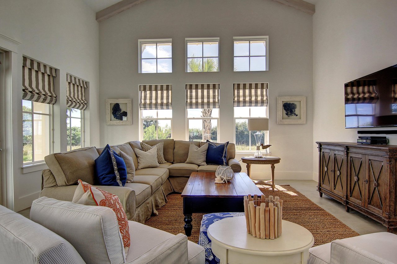 1st Floor, Living Area