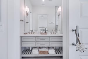 Third King Bathroom, 2nd Floor