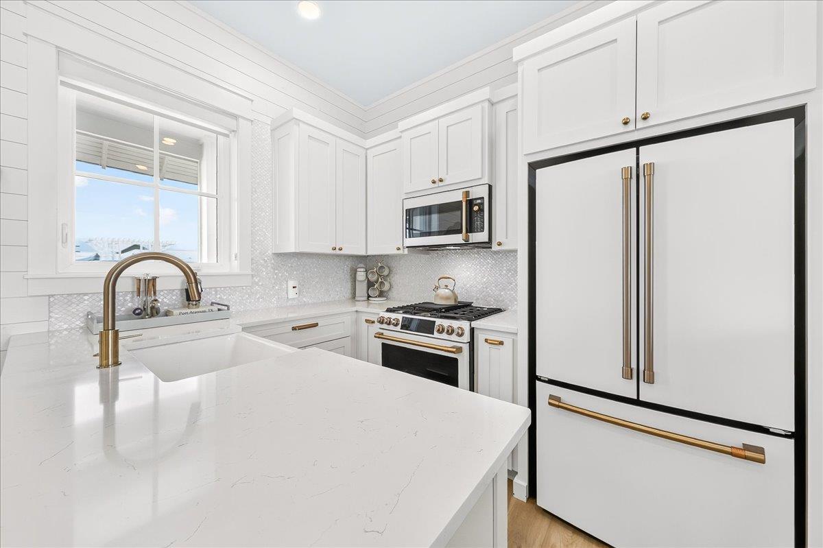 2nd Floor, Kitchen