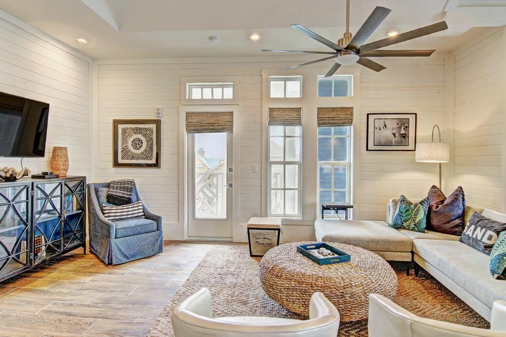 Living Area, 3rd Floor