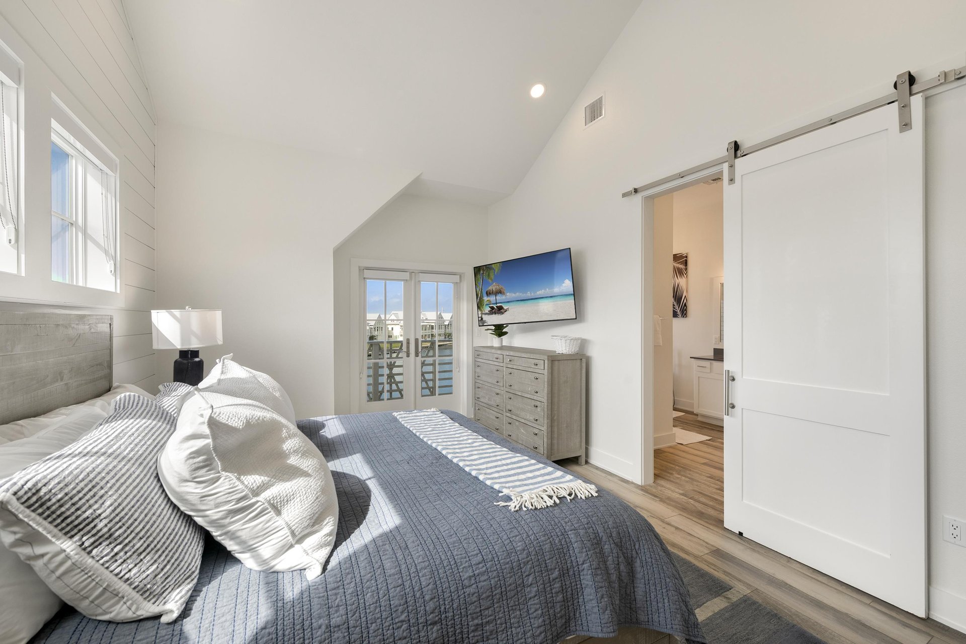 2nd King Suite, 3rd Floor