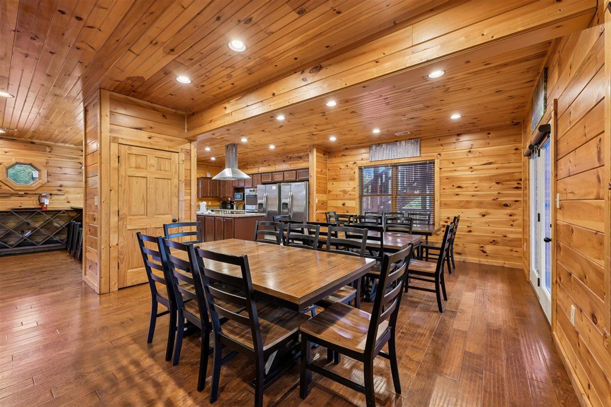 016Dining Room