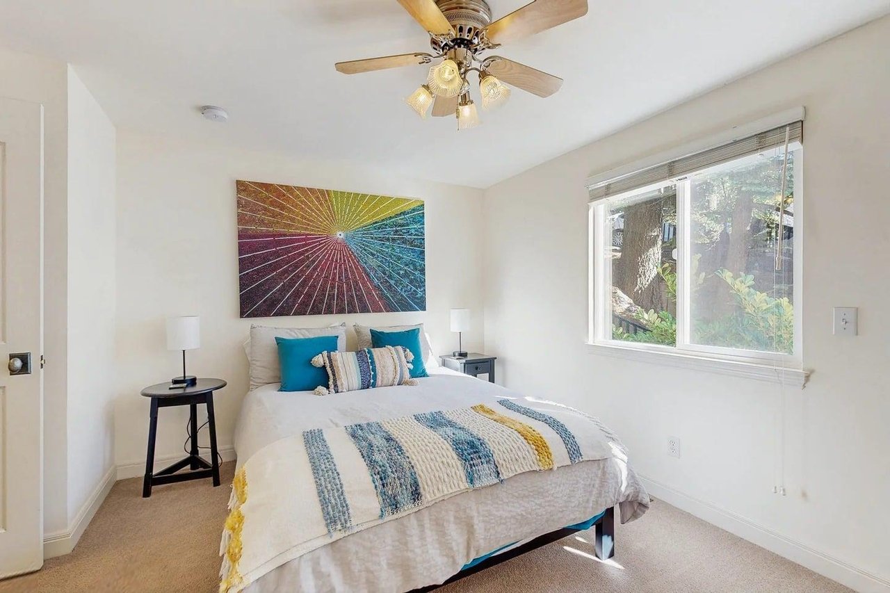 Queen size bed.