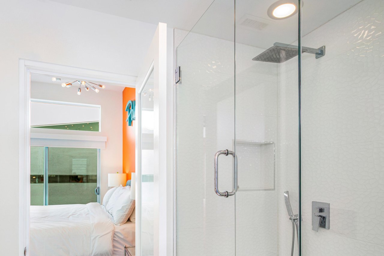 Guest shower with waterfall showerhead