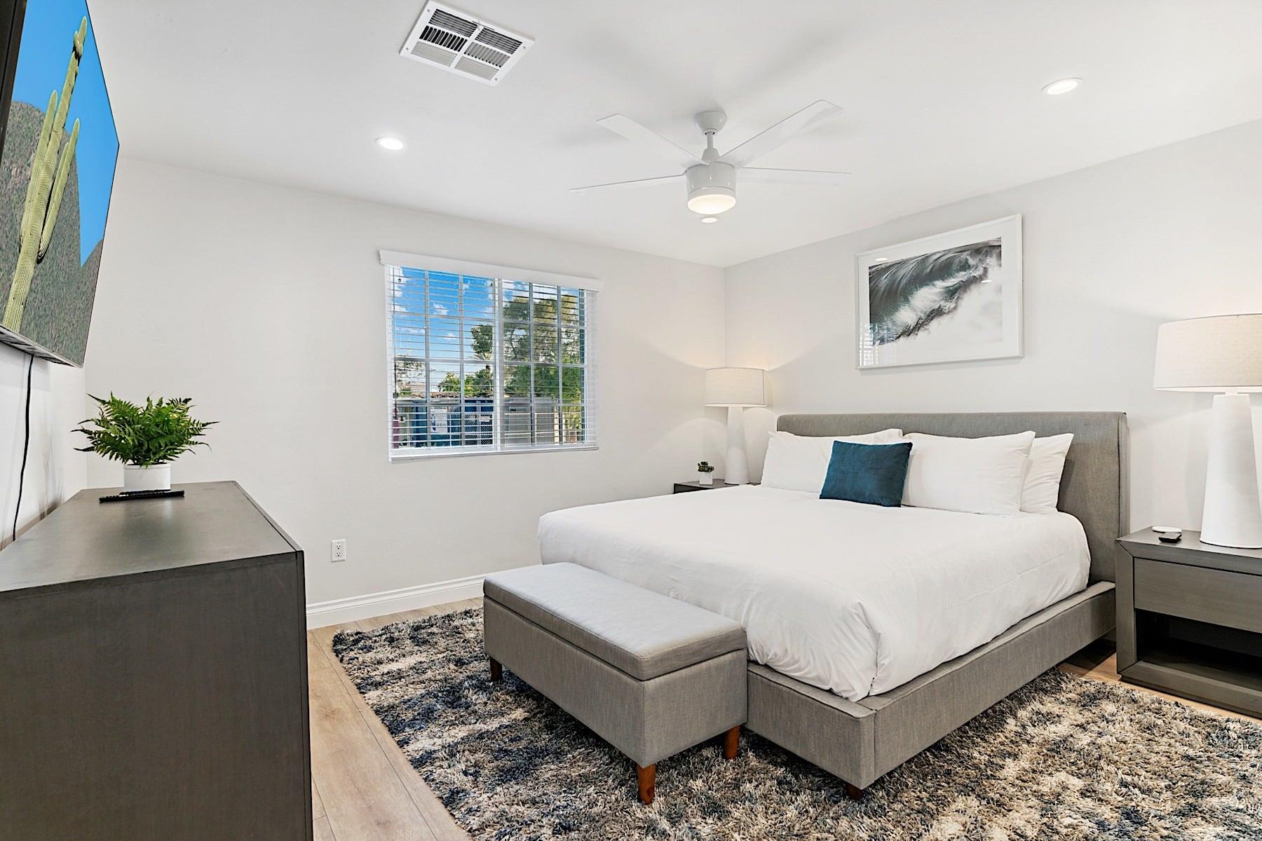 Master suite  King sized bed.