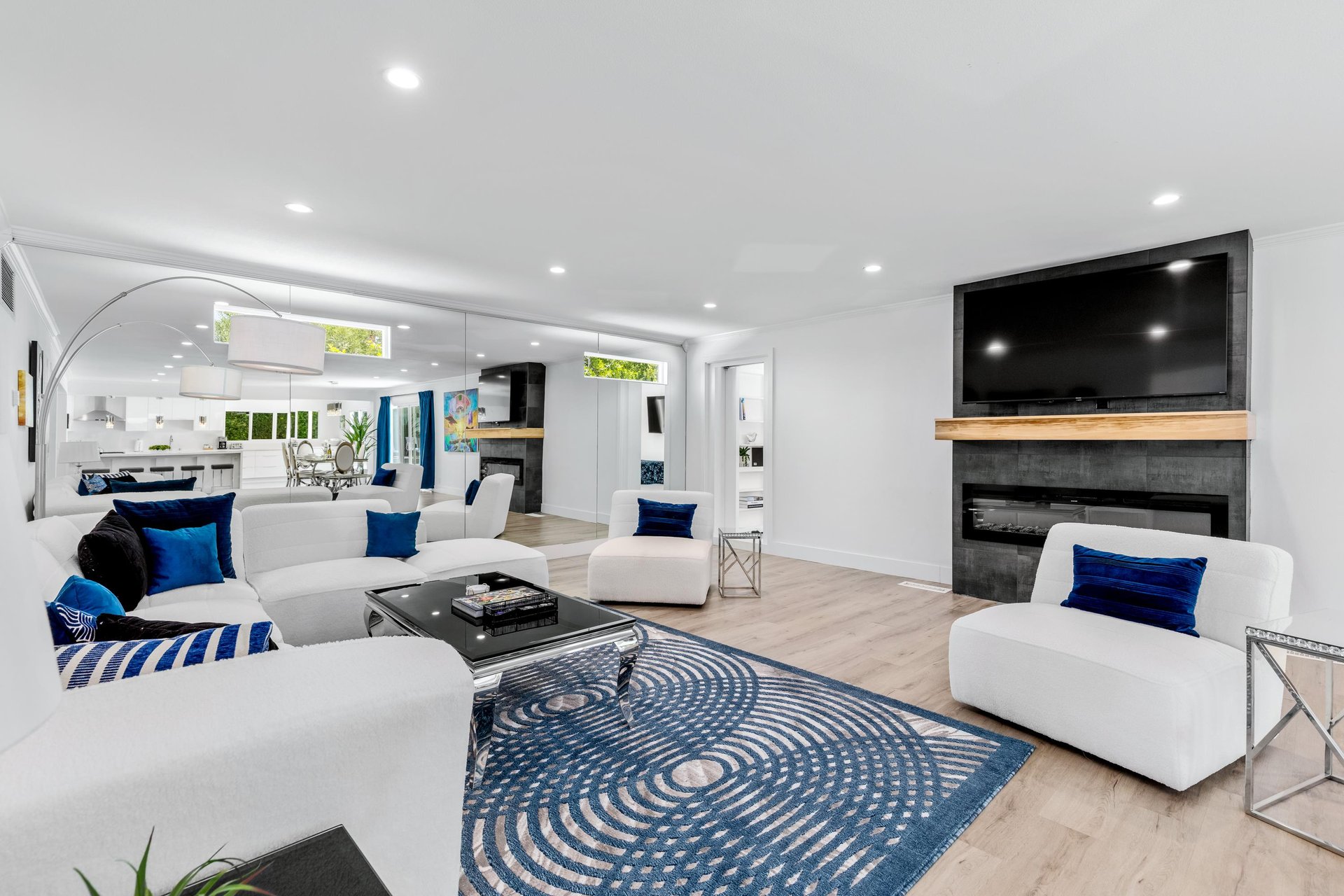 Spacious living room