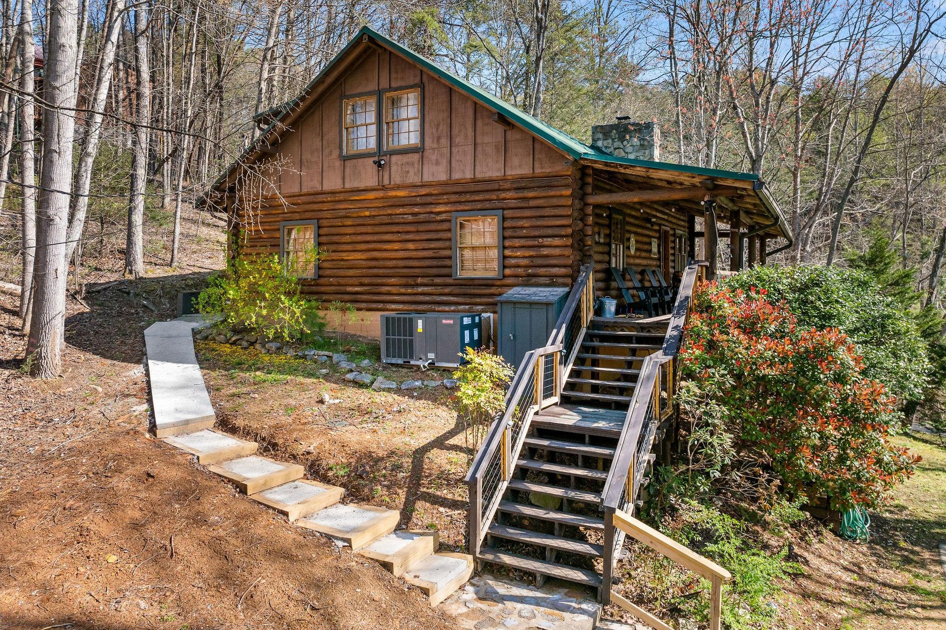 Side view of Moonlit Mountain Lodge