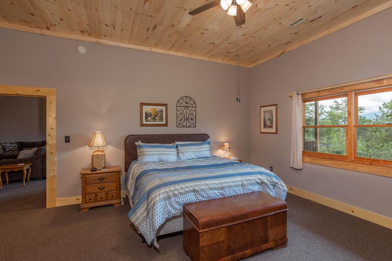 King bed with cedar chest