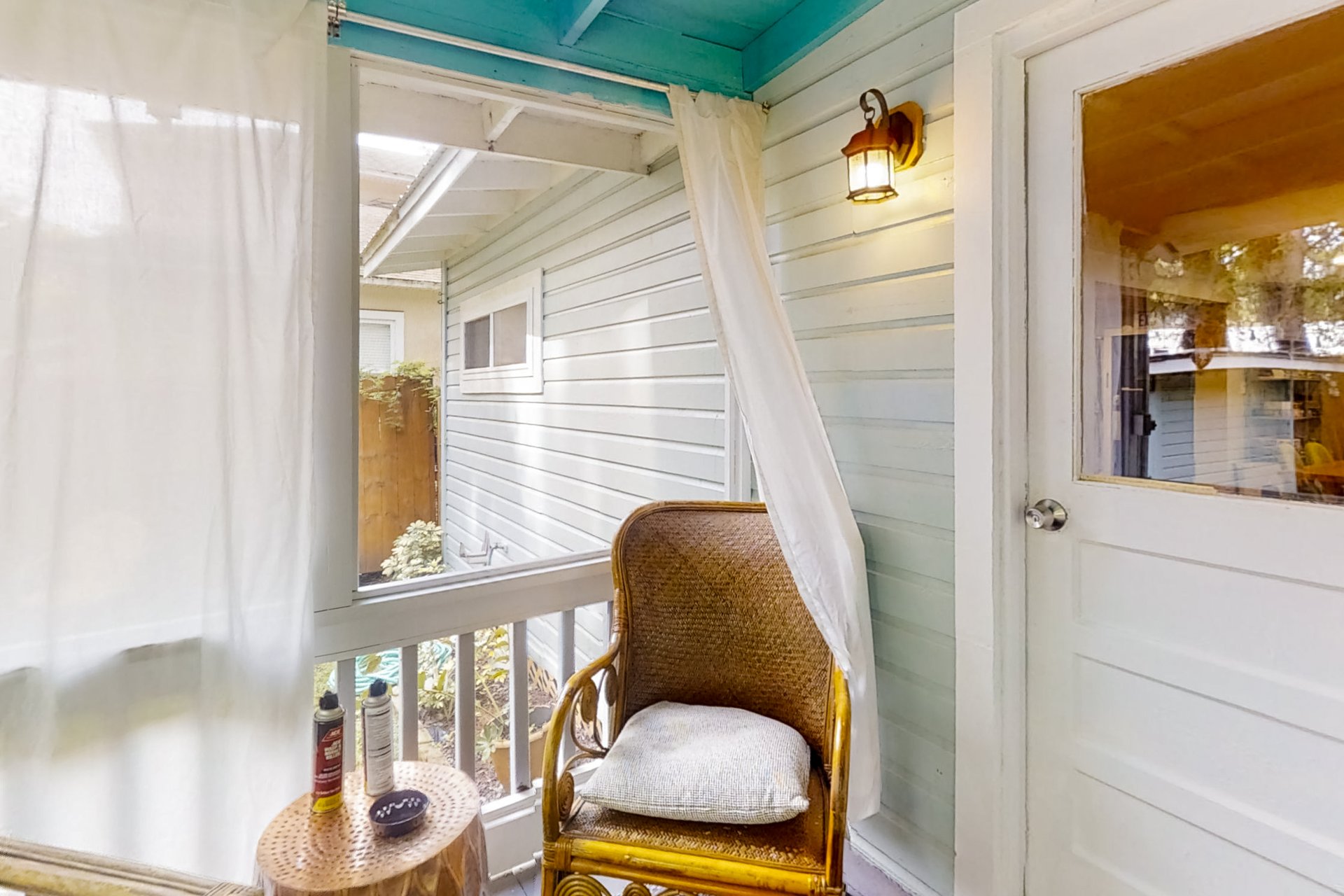 Cape Avenue Escape 23