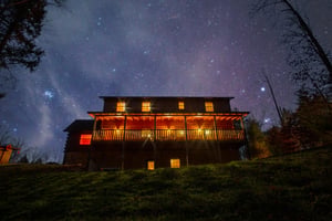 Back of 3 Crazy Cubs cabin night view