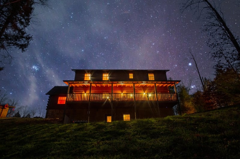 Back of 3 Crazy Cubs cabin night view
